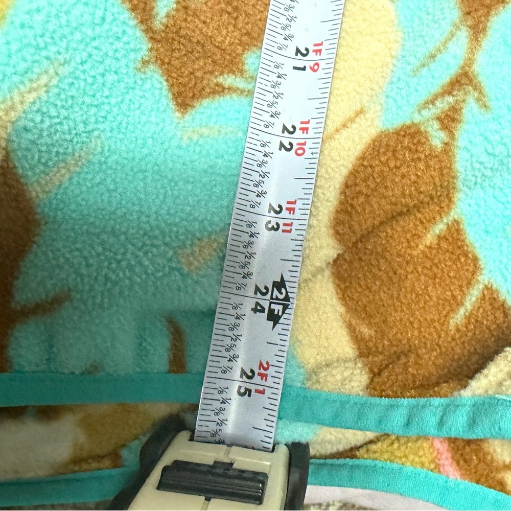 Patagonia Synchilla Fleece with Blue and Brown Accents - Picture 5 of 5